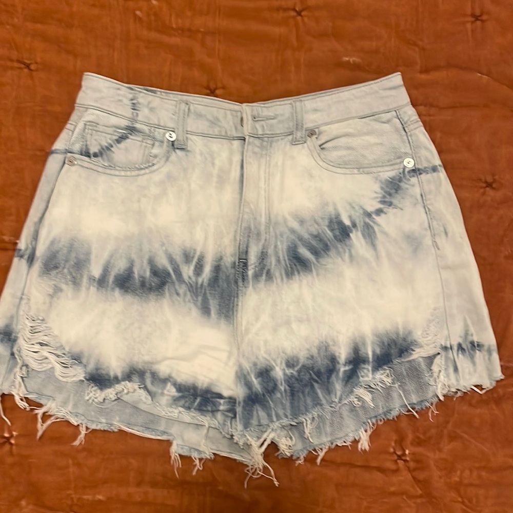 AE Distressed Highest Rise Mom Short